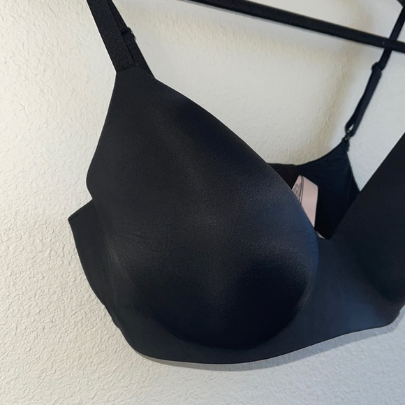 Victoria’s Secret Black t-shirt lightly lined wireless bra - Picture 2 of 11